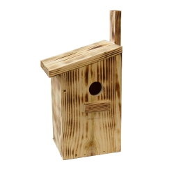 Trädmonterat ekorrhus - kolat trä - 